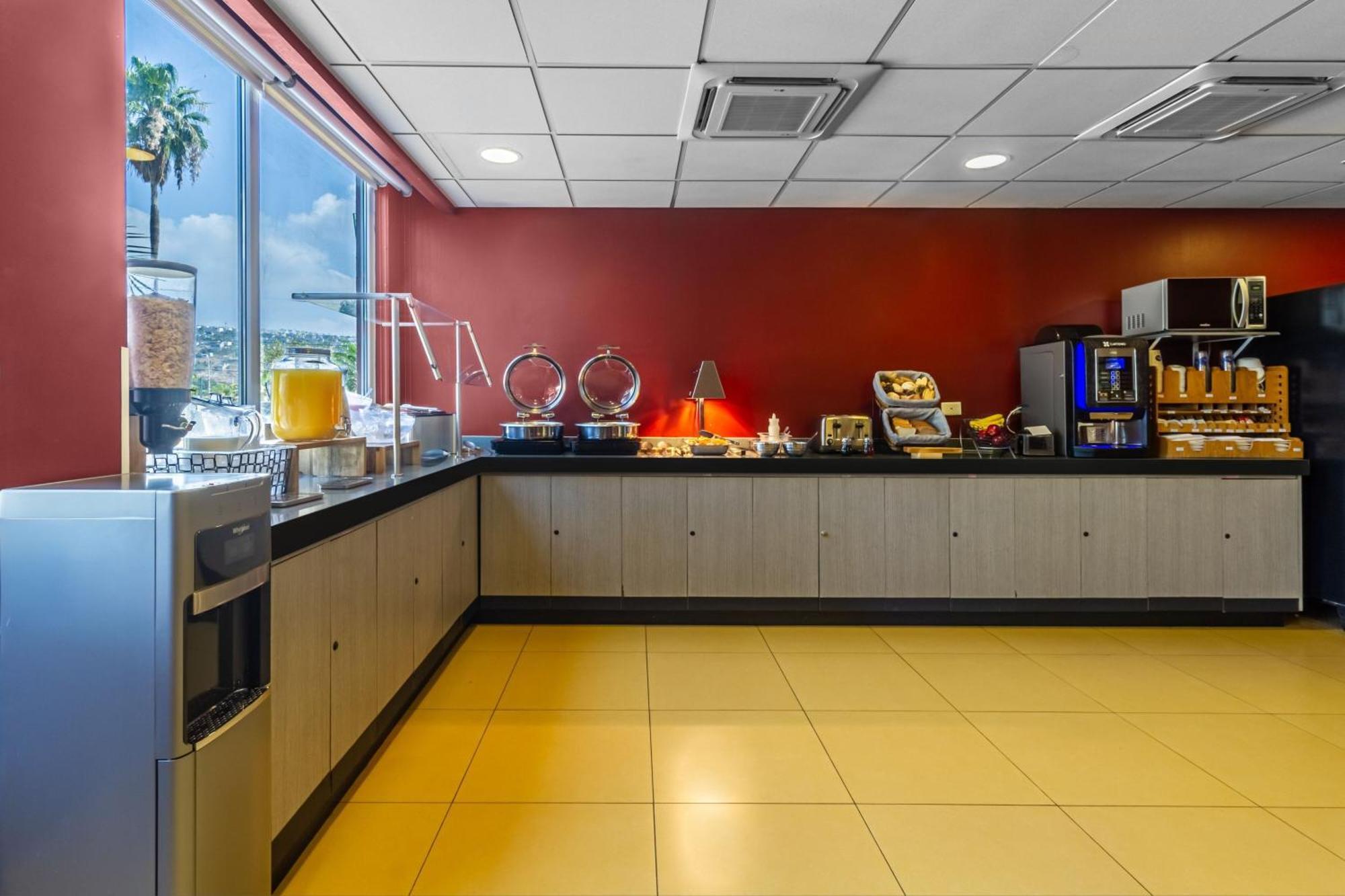 City Express Junior By Marriott Tuxtla Gutierrez Poliforum Exterior photo